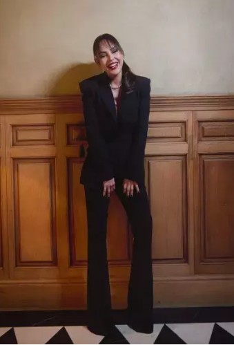 Ebru Gündeş'ten iddialı pozlar